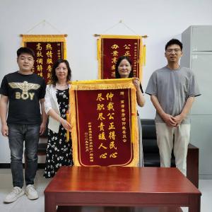 县人社局：用心调解止纠纷 获赠锦旗赢赞誉