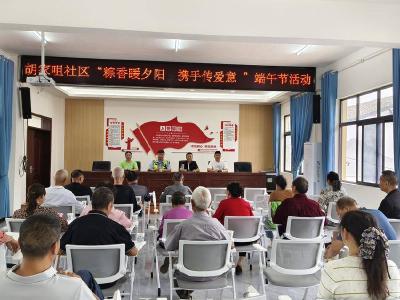 东巩镇：粽香暖夕阳　携手传爱意
