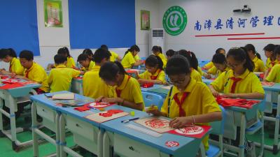 一屏连城乡 非遗润童心  