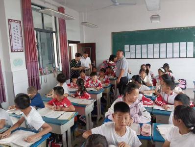 县教育局督导肖堰完全小学“校园餐”整治等工作