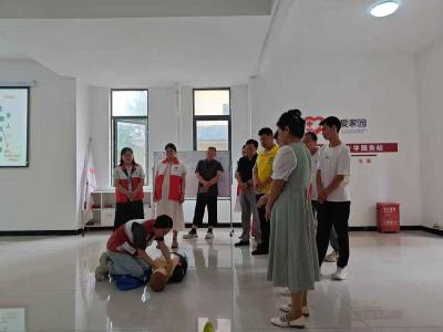 县红十字会进社区普及应急救护知识