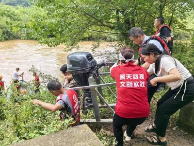 高效联动解救洪水围困群众