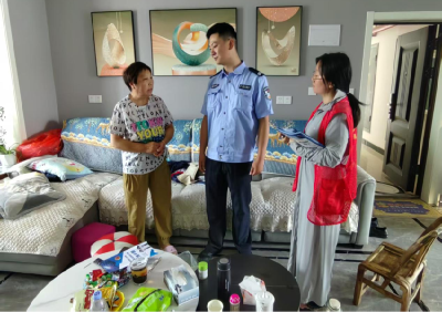 城关镇苗圃社区：警网联动筑防线 反诈宣传进小区