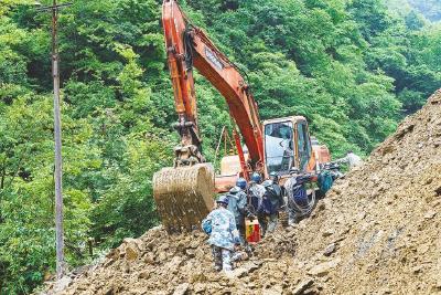 暴雨如注 堤坝如钢 湖北以“零伤亡”守牢生命防线 