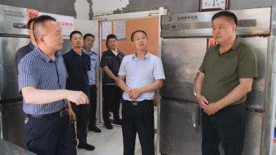 县领导带队检查端午节前安全生产工作  