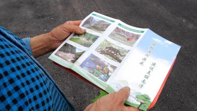 我县开展保护生物多样性宣传活动  