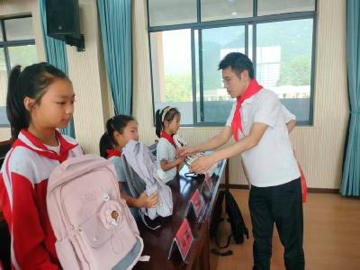 肖堰镇：情暖“六一”　与爱“童”行