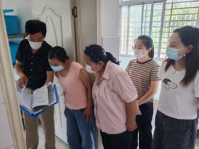 肖堰完全小学家长代表开展6月食堂专项督查