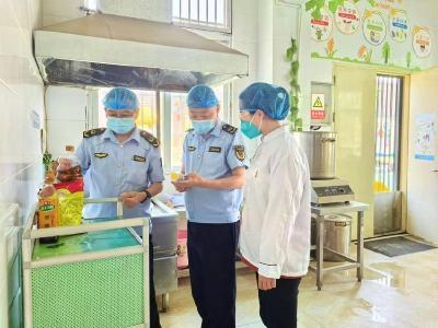 县市场监管局巡检监管所：“童”享端午 “粽”情守护