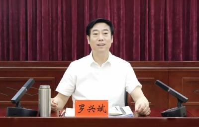 罗兴斌主持县委理论学习中心组集体学习时强调：学习弘扬“三大精神”，为高质量发展凝聚奋进力量 