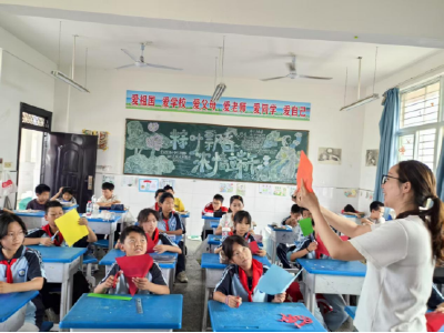 丁集中心小学：巧手剪龙舟 童心绘端午