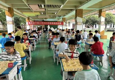 县卞和小学举办象棋选拔赛