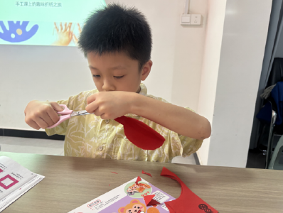 襄阳南漳：剪纸传古韵 课堂润童心