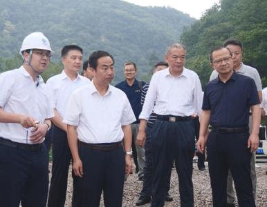市领导调研平宜高速襄阳段项目建设情况  
