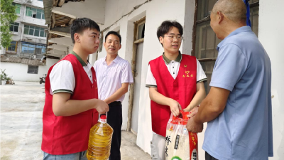 九集镇：“梅南薪火”访社区 基层慰问暖民心