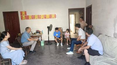双坪中学：暑热山路行 家访架心桥