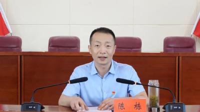 县政府举行党组理论学习中心组集中学习 陈栋讲授深入贯彻中央八项规定精神学习教育专题党课