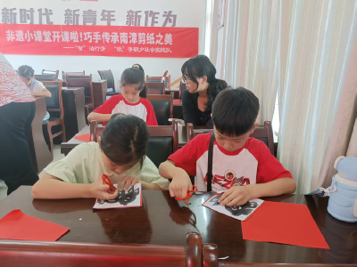 文峰塔社区：青春跃动 邂逅剪纸