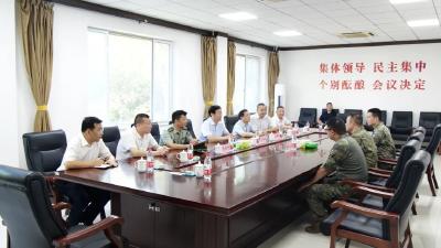 罗兴斌走访慰问驻漳部队官兵和消防救援指战员 