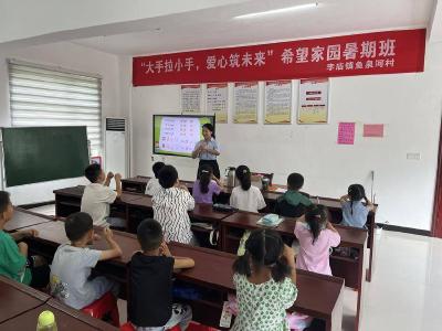 ​村会议室变“清凉驿站”　 让“一老一小”欢乐度夏