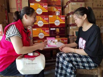 县计生协开展新型婚育文化进乡村活动