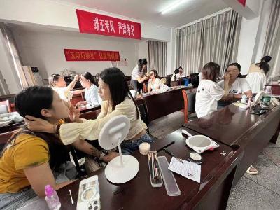 巧手织梦绽芳华 技能赋能“她力量”