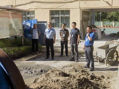 ​板桥镇人大代表全力保障校园工程安全