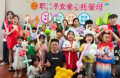 托管课堂添欢乐　“妈妈岗”职工干劲足