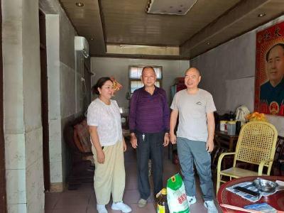 东巩镇：“八一”前夕送关怀　情暖退役老兵