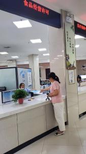 县市场监管局深化“高效办成一件事”改革
