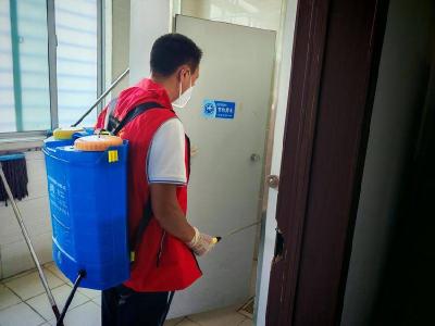 ​卞和社区：开展集中蚊虫消杀 筑牢居民健康防护网
