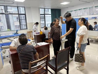 ​长坪镇卫生院：推进“323”攻坚行动，开展心脑血管疾病筛查和老年人免费体检活动