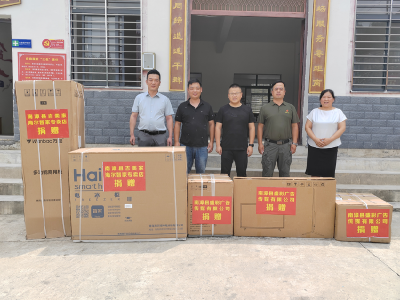 我县爱心企业为板桥社区爱心食堂捐赠物资