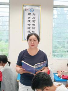 爱的“化学反应”——记涌泉中学教师欧孝凤