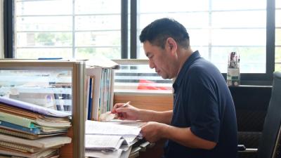 湖北南漳：二十五年坚守讲台，一中“勇哥”用热爱让数学发光  