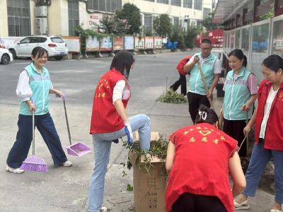 ​卞和社区：清淤除患保民生 筑牢健康防护网