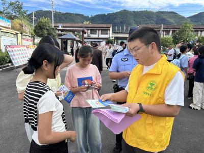 ​板桥镇开展学校毒品预防教育宣传活动