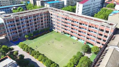 县卞和小学：重温抗战记忆 3540多名学生共上“开学第一课”  