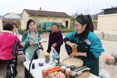 南漳邮政：“三管齐下” 解锁助农致富密码