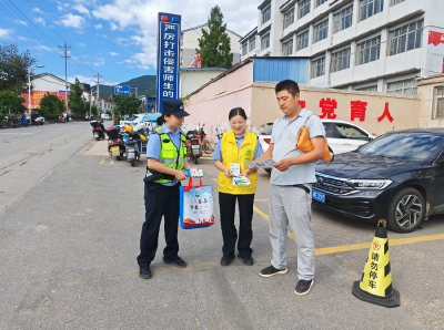 ​肖堰镇：护航开学季 禁毒“警”相随