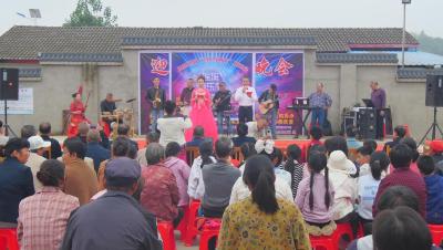 县老年大学在武安镇木林包村举办“双节”联欢会  