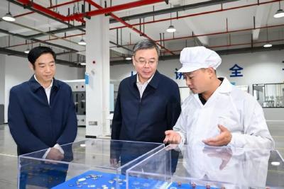 吴海涛在南漳县调研时强调 精准服务企业 强化项目支撑 全力推动县域经济高质量发展 