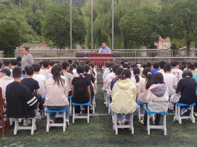 东巩镇：民警送法进校园　筑牢护学安全线