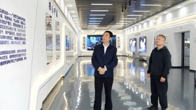 罗兴斌在经济开发区调研时强调：将县委全会精神落实到项目建设一线，奋力实现“满堂红” 