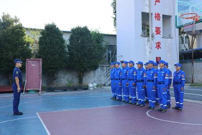 县消防救援大队组织企业专职队员开展专项训练