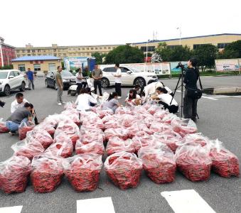 有机谷南漳管委会帮助驻村解决小米辣滞销难题