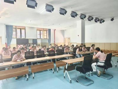 ​县第三幼儿园开展新学期教师专题培训