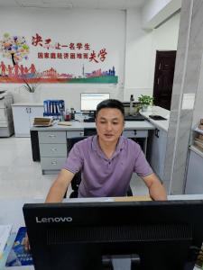 滴滴汗水花上浇　喜看来日春满园——记县学生资助工作者浦彬