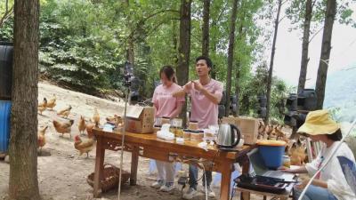 襄阳南漳：“90后”北漂高管返乡直播 带领群众奔富路  