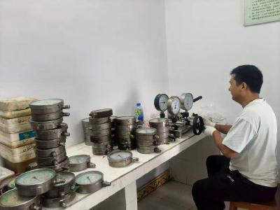 县公共检验检测中心：入企服务强支撑 计量检定保安全